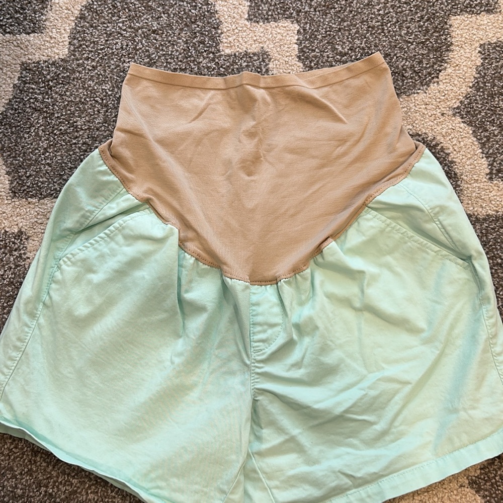 Old Navy Maternity Shorts Size 8